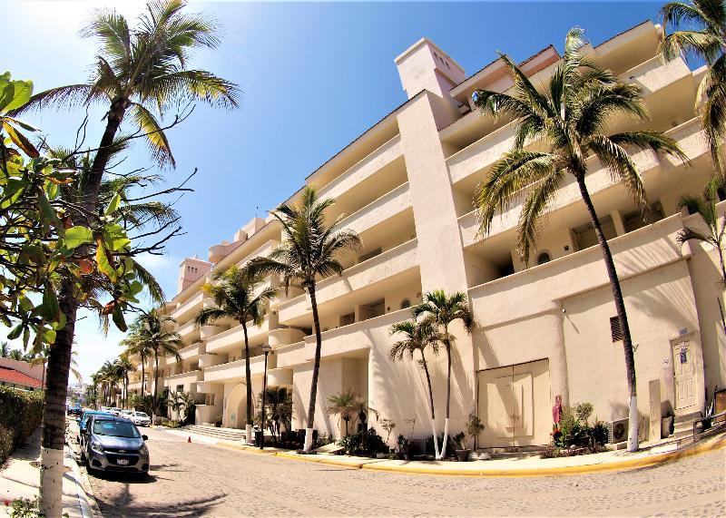Camino Real Manzanillo Hotel Exterior photo